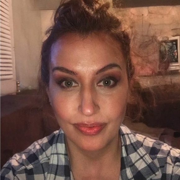 Meet your Posher, Melanie - Picture 2 of 2